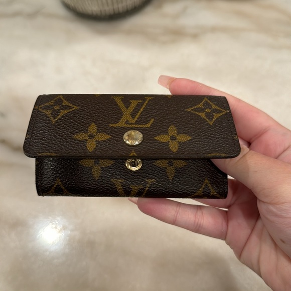 Authentic Louis Vuitton 4 key case holder (year 2009) - Picture 5 of 9